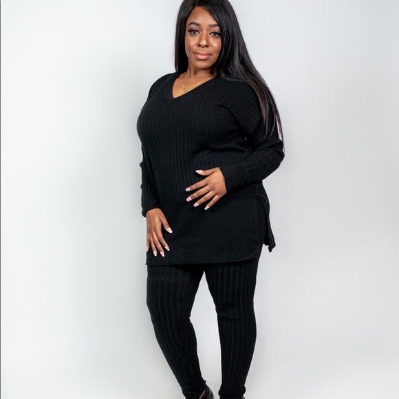 Plus Size ‘Delphine’ V Neck Rib Knit Sweater - Picture 6 of 6